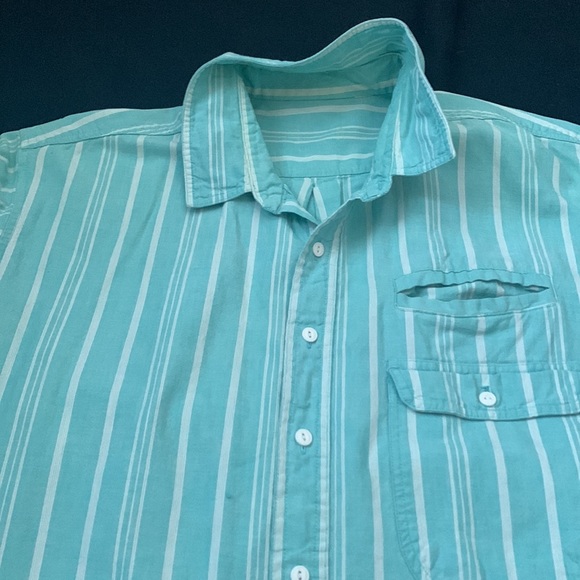 button up short sleeve shirt. good condition. double chest pocket - Picture 3 of 3